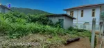 တောင်တန်းတိမ်ပင်လယ်ကြားထဲမှာရှိနေတဲ့ခြံကွက်